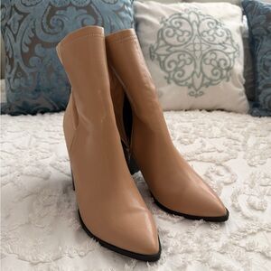 Women’s Tan Block-Heel Ankle Boots